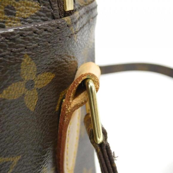LOUIS VUITTON Gold Monogram Shoulder Bag - Picture 5 of 9